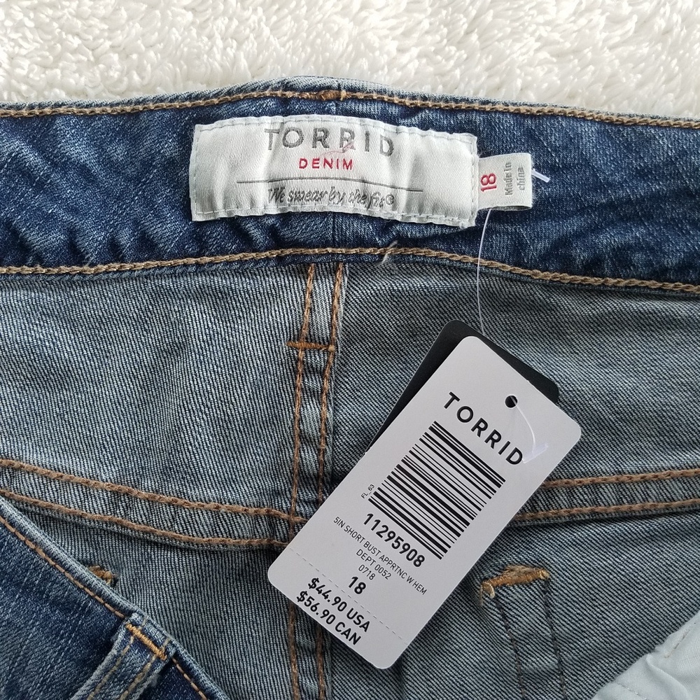 Torrid Destructed Jean Short 5 in. Inseam - Picture 7 of 8